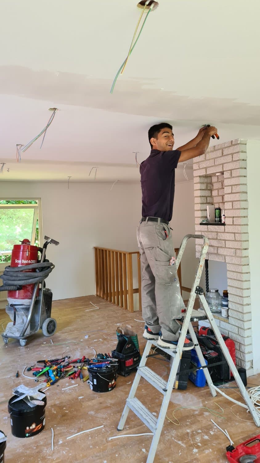 Running electrical work on site